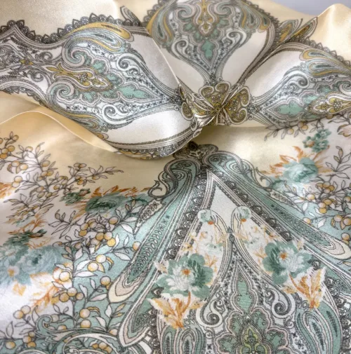 Silketørklæde Satin Firenze Grønt, 65 x 65 cm, mellemstort, lille, mellem, pastelfarver, lys, sart, salvie grøn, salvie, støvgrøn, 73532, diskret, klassisk, fersken, appelsintræ, mirabelle, rosa, laksefarvet, jeansblå, damet, lady like, posh, nobelt, alexandra schmitz, satin, silkesatin, fed, blank, ren, silke, firkantet, lille, bandana, nicki, tuch, taske, bandeaux, 100%, kvadratisk, smart, i halsen, i håret, hestehale, chic, paris, elegant, silketørklæde, gave, gaveide, biti, ribe, bio, diversitet, feminint, yndigt,