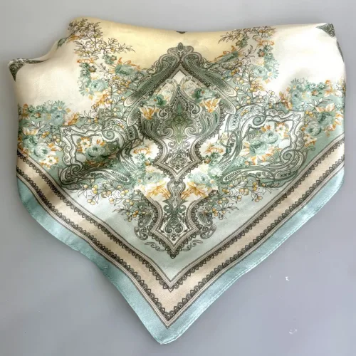 Silketørklæde Satin Firenze Grønt, 65 x 65 cm, mellemstort, lille, mellem, pastelfarver, lys, sart, salvie grøn, salvie, støvgrøn, 73532, diskret, klassisk, fersken, appelsintræ, mirabelle, rosa, laksefarvet, jeansblå, damet, lady like, posh, nobelt, alexandra schmitz, satin, silkesatin, fed, blank, ren, silke, firkantet, lille, bandana, nicki, tuch, taske, bandeaux, 100%, kvadratisk, smart, i halsen, i håret, hestehale, chic, paris, elegant, silketørklæde, gave, gaveide, biti, ribe, bio, diversitet, feminint, yndigt,