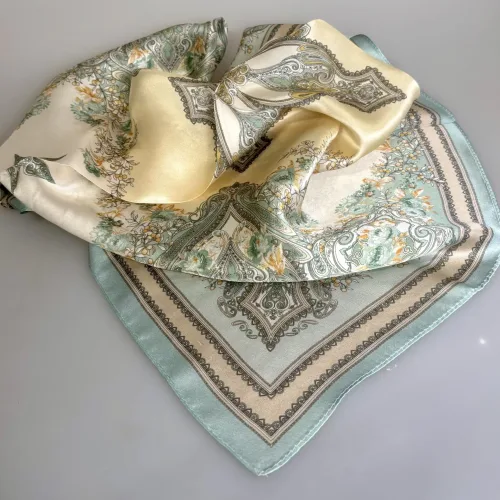 Silketørklæde Satin Firenze Grønt, 65 x 65 cm, mellemstort, lille, mellem, pastelfarver, lys, sart, salvie grøn, salvie, støvgrøn, 73532, diskret, klassisk, fersken, appelsintræ, mirabelle, rosa, laksefarvet, jeansblå, damet, lady like, posh, nobelt, alexandra schmitz, satin, silkesatin, fed, blank, ren, silke, firkantet, lille, bandana, nicki, tuch, taske, bandeaux, 100%, kvadratisk, smart, i halsen, i håret, hestehale, chic, paris, elegant, silketørklæde, gave, gaveide, biti, ribe, bio, diversitet, feminint, yndigt,