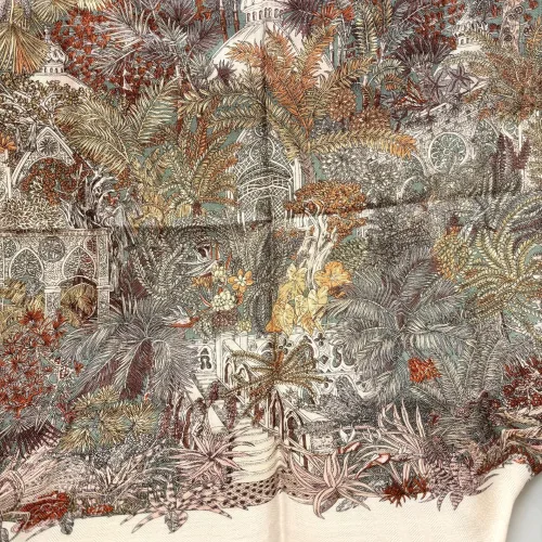 Bandana Tørklæde Uld og Silke - Hidden Palace, urskov, jungle, skjult, forsvunden, by, rige, glemt, pallads, slot, magisk, elegant, chic, smart, moderne, merino, uld, twill, twillvævet, silke, luksus, kraftigt, lunt, blødt, efterår,, vinter, forår, halsen, charmeklud, bandeaux, lille, chic, vendbart, dobbelt, vævet, håndrullede, kanter, lækker, kvalitet, smart, moderne, luksus, elegant, poetisk, smukt, blå, toner, harmonisk, eventyrligt, silkebandana, lille, firkantet, kvadratisk, løver, heste, traner, svaner, skildpadder, elefanter, safari, bjerg, afrika, flod, skabelsen, noas ark, hulemaleri, kunst, livets gang, dyreflokke, dyreliv, musik, hymne, hyldest, palmer, frodigt, gave, gaveide, antropolog, antropologi, biti, ribe