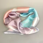 Silketørklæde Bandana Flower Pastel, pastelfarver, lyse, feminint, yndigt, friskt, ungdommeligt, girly, fint, rosa, lyslilla, fersken, laks, lyseblåt, turkis, sarte, farver, diskret, cute, poetisk, pastel, lyse, farver, elegant, sommerfugl