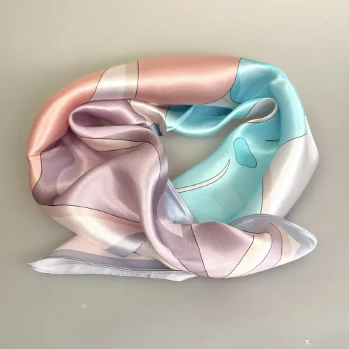Silketørklæde Bandana Flower Pastel, pastelfarver, lyse, feminint, yndigt, friskt, ungdommeligt, girly, fint, rosa, lyslilla, fersken, laks, lyseblåt, turkis, sarte, farver, diskret, cute, poetisk, pastel, lyse, farver, elegant, sommerfugl