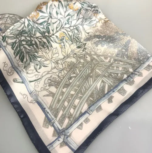Silketørklæde Bandana Secret Garden, eventyr, magisk, yndigt, poetisk, pastel, lyse, farver, elegant,pegasus, alfe, bambi, hjort, sommerfult, feminint,
