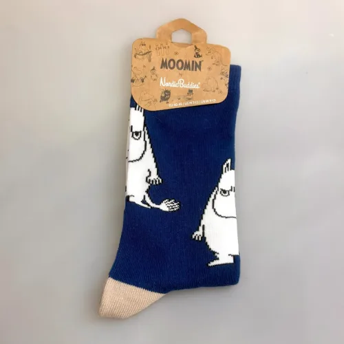Strømper Mumi - Grumpy Blå, herre, dame, drenge, pige, mopset, arrig, gnaven, hidsig, mumitroldene, moomin, mumidalen, strømper, sokker, sommersokker, footies, pige, dame, damesokker, pigestrømper, sneakers, sneaker strømper, tegneserie, cartoon, sjove, søde, glade, kvalitet, god, lækker, holdbare, sokker, strømper, bomuld, bomuldsstrømper, bomuldssokker, sjove, motiv, kulørte, farverige, humoristiske, mumisokker, mumistrømper,, økologisk, holdbare, gave, gaveide, fan, stærk, sej, forbillede, konfirmationsgave, konfirmand, gaveide, gave, biti, ribe, nordic boddies,