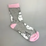 Strømper Mumi - Grumpy Grå Rosa, pastel, pige, dame, moomin20F, mopset, arrig, gnaven, hidsig, mumitroldene, moomin, mumidalen, strømper, sokker, sommersokker, footies, pige, dame, damesokker, pigestrømper, sneakers, sneaker strømper, tegneserie, cartoon, sjove, søde, glade, kvalitet, god, lækker, holdbare, sokker, strømper, bomuld, bomuldsstrømper, bomuldssokker, sjove, motiv, kulørte, farverige, humoristiske, mumisokker, mumistrømper,, økologisk, holdbare, gave, gaveide, fan, stærk, sej, forbillede, konfirmationsgave, konfirmand, gaveide, gave, biti, ribe, nordic boddies,