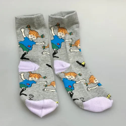 Strømper Pippi Langstrømpe - Grå, lysegrå, melange, hopla, PIPPI17M damestrømper, dame, pige, drenge, festlige, pippi, ting, assesoires, accessoires, sokker, strømper, bomuld, bomuldsstrømper, bomuldssokker, sjove, motiv, kulørte, farverige, humoristiske, pippisokker, pippistrømper, økologisk, holdbare, gave, gaveide, pippi fan, sstærk, sej, forbillede, konfirmationsgave, konfirmand, gaveide, gave, biti, ribe, astrid lindgren, pippiting, nordic boddies