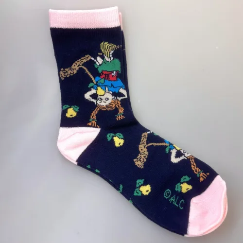 Strømper Pippi Langstrømpe - Mørkeblå, navy, marine, blå, rosa, lyserød, pærer, pæretræ, PIPPI, damestrømper, dame, pige, drenge, festlige, pippi, ting, assesoires, accessoires, sokker, strømper, bomuld, bomuldsstrømper, bomuldssokker, sjove, motiv, kulørte, farverige, humoristiske, pippisokker, pippistrømper, økologisk, holdbare, gave, gaveide, pippi fan, sstærk, sej, forbillede, konfirmationsgave, konfirmand, gaveide, gave, biti, ribe, astrid lindgren, pippiting, pippi17L, nordic boddies
