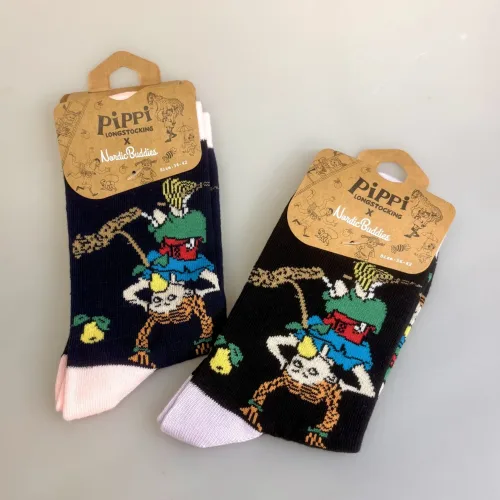 Strømper Pippi Langstrømpe - Sort, pærer, pæretræ, PIPPI, damestrømper, dame, pige, drenge, festlige, pippi, ting, assesoires, accessoires, sokker, strømper, bomuld, bomuldsstrømper, bomuldssokker, sjove, motiv, kulørte, farverige, humoristiske, pippisokker, pippistrømper, økologisk, holdbare, gave, gaveide, pippi fan, sstærk, sej, forbillede, konfirmationsgave, konfirmand, gaveide, gave, biti, ribe, astrid lindgren, pippiting, pippi170G, nordic boddies