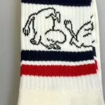 Strømper Sport - Mumi Koldbøtter Blå Rød, herresokker, herrestørrelse, store, størrelser, 40-45, farver, soft, retro, 80'erne, vibes, strand, snorkfrøkenen, lucky, socks, retro, farver, sjove, herlige, humoristiske, gave, gaveide, camping, outdoor, life, hike, sportssokker, sportsstrømper, ankelsokker, bomuld, bomuldssokker, feminint, tøset, cute, love, rosa, pink, babypink, lyssrød, rosa, kærlighed, pigesokker, pige, dame, girly, mumitroldene, moomin, mumidalen, strømper, sokker, sommersokker, dame, damesokker, pigestrømper, sneakers, sneaker strømper, tegneserie, cartoon, sjove, søde, glade, kvalitet, god, lækker, holdbare, sokker, strømper, bomuld, bomuldsstrømper, bomuldssokker, sjove, motiv, kulørte, farverige, humoristiske, mumisokker, mumistrømper,, økologisk, holdbare, gave, gaveide, fan, stærk, sej, forbillede, konfirmationsgave, konfirmand, gaveide, gave, biti, ribe, nordic boddies,tennissokker, tenisstrømper