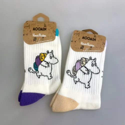 Strømper Sport - Mumi på Vandretur Pastel, moomin29E, pastelfarver, lyse, feminine, yndige, søde, pige, pigesokker, tennissokker, mumi, moomin, Strømper Sport - Mumi på Vandretur, rejse, rygsæk, jordomrejse, dannelsesrejse, lucky, socks, retro, farver, sjove, herlige, humoristiske, gave, gaveide, camping, outdoor, life, hike, sportssokker, sportsstrømper, ankelsokker, bomuld, bomuldssokker, hjerter, feminint, tøset, cute, love, rosa, pink, babypink, lyssrød, rosa, hjerter, kærlighed, pigesokker, pige, dame, girly, mumitroldene, moomin, mumidalen, strømper, sokker, sommersokker, dame, damesokker, pigestrømper, sneakers, sneaker strømper, tegneserie, cartoon, sjove, søde, glade, kvalitet, god, lækker, holdbare, sokker, strømper, bomuld, bomuldsstrømper, bomuldssokker, sjove, motiv, kulørte, farverige, humoristiske, mumisokker, mumistrømper,, økologisk, holdbare, gave, gaveide, fan, stærk, sej, forbillede, konfirmationsgave, konfirmand, gaveide, gave, biti, ribe, nordic boddies,