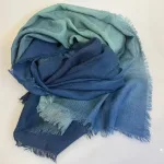 Tørklæde Let Vævet Merino Uld - Lights, djian, lights, w605-B, blå, denim, petrol, grøn, koloreret, unisex, herrer, damer, moderne, lækkert, kvalitet, ren, blød, luksuriøs, luksus, merino, merinould, uldent, uldtørklæde, halstørklæde, koloreret, farveforløb, tone-i-tone, klassisk, dæmpet, underspillet, dansk, design, tidløs, elegance, skønt, smukt, flot, herretørklæde, gave, gaveide, efterår, vinter, vintertørklæde, sjal, over skuldrene, stola, havfarver, biti, ribe