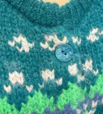 Alpaka Cardigan - Emilia Fluffy Grøn Blå, æblegrøn, blå, klare, farver, moderne, ung, piger, damer, smart, let, tyk, store, pinde, kort, cropped, flyffy, let, luftig, varm, blød, lækker, kvalitet, ganni, dansk, design, alpaka, uld, ren, lamauld, kvalitet, luksus, ekstravagant, eksklusiv, særlig, cool, håndstrikket, ulden, uldcardigan, knapper, sporty, afslappet, mode, biti, ribe, dawn and dare, dawn n' dare
