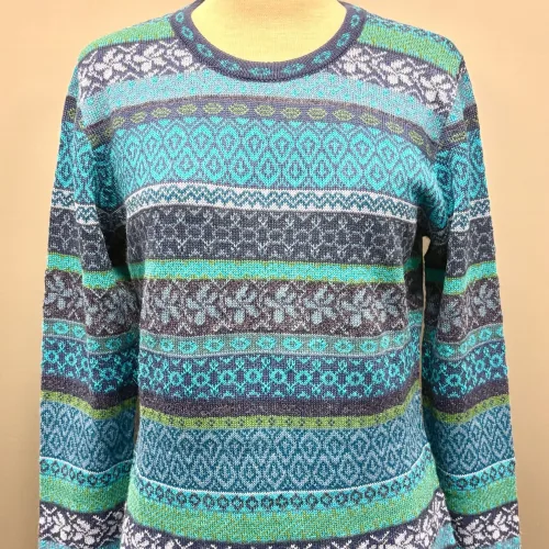 Alpaka Pullover Eliana Turkis Blå, eliana, blå, turkis, grøn, let, fintstrikket, tynd, lun, silkeblød, sweater, strik, damestrik, pullover, strikbluse, flatterende, klædelig, smart, klare, farver, kulørt, hønsestrik, lærke bakker, håndstrikket, mønsterstrik, borter, striber, efteråsfarver, alpakka, alpaka, alpaka, luksus, sporty, særlig, lækker, blød, silkeblød, ren, 100%, uld, pullover, trøje, damepullover, damestrik, strik, alpaka, alpakastrik, alpakatrøje, alpaca, alpacauld, alpacastrik, alpacatrøje, over hovedet, varm, lækker, luksus, luksuriøs, eksklusiv, kasmir, kashmir, cashmere, lama, lamauld, peru, peruviansk, håndarbejde, mønsterstrik, mønster, striber, hønsestrik, blå, turkis, grå, denimblå, gråblå, havfarver, blød, silkeagtig, biti, ribe, vadehavet, efterårsstrik, vinter, nationalpark, nyhed, forår, smart, tidsløs, klassisk, speciel, særlig, usædvanlig, kvalitet,damesweater, damepullover, lama, lamauld, alpaca