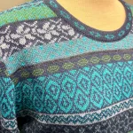 Alpaka Pullover Eliana Turkis Blå, eliana, blå, turkis, grøn, let, fintstrikket, tynd, lun, silkeblød, sweater, strik, damestrik, pullover, strikbluse, flatterende, klædelig, smart, klare, farver, kulørt, hønsestrik, lærke bakker, håndstrikket, mønsterstrik, borter, striber, efteråsfarver, alpakka, alpaka, alpaka, luksus, sporty, særlig, lækker, blød, silkeblød, ren, 100%, uld, pullover, trøje, damepullover, damestrik, strik, alpaka, alpakastrik, alpakatrøje, alpaca, alpacauld, alpacastrik, alpacatrøje, over hovedet, varm, lækker, luksus, luksuriøs, eksklusiv, kasmir, kashmir, cashmere, lama, lamauld, peru, peruviansk, håndarbejde, mønsterstrik, mønster, striber, hønsestrik, blå, turkis, grå, denimblå, gråblå, havfarver, blød, silkeagtig, biti, ribe, vadehavet, efterårsstrik, vinter, nationalpark, nyhed, forår, smart, tidsløs, klassisk, speciel, særlig, usædvanlig, kvalitet,damesweater, damepullover, lama, lamauld, alpaca