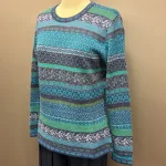Alpaka Pullover Eliana Turkis Blå, eliana, blå, turkis, grøn, let, fintstrikket, tynd, lun, silkeblød, sweater, strik, damestrik, pullover, strikbluse, flatterende, klædelig, smart, klare, farver, kulørt, hønsestrik, lærke bakker, håndstrikket, mønsterstrik, borter, striber, efteråsfarver, alpakka, alpaka, alpaka, luksus, sporty, særlig, lækker, blød, silkeblød, ren, 100%, uld, pullover, trøje, damepullover, damestrik, strik, alpaka, alpakastrik, alpakatrøje, alpaca, alpacauld, alpacastrik, alpacatrøje, over hovedet, varm, lækker, luksus, luksuriøs, eksklusiv, kasmir, kashmir, cashmere, lama, lamauld, peru, peruviansk, håndarbejde, mønsterstrik, mønster, striber, hønsestrik, blå, turkis, grå, denimblå, gråblå, havfarver, blød, silkeagtig, biti, ribe, vadehavet, efterårsstrik, vinter, nationalpark, nyhed, forår, smart, tidsløs, klassisk, speciel, særlig, usædvanlig, kvalitet,damesweater, damepullover, lama, lamauld, alpaca