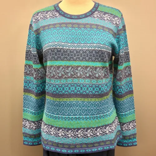 Alpaka Pullover Eliana Turkis Blå, eliana, blå, turkis, grøn, let, fintstrikket, tynd, lun, silkeblød, sweater, strik, damestrik, pullover, strikbluse, flatterende, klædelig, smart, klare, farver, kulørt, hønsestrik, lærke bakker, håndstrikket, mønsterstrik, borter, striber, efteråsfarver, alpakka, alpaka, alpaka, luksus, sporty, særlig, lækker, blød, silkeblød, ren, 100%, uld, pullover, trøje, damepullover, damestrik, strik, alpaka, alpakastrik, alpakatrøje, alpaca, alpacauld, alpacastrik, alpacatrøje, over hovedet, varm, lækker, luksus, luksuriøs, eksklusiv, kasmir, kashmir, cashmere, lama, lamauld, peru, peruviansk, håndarbejde, mønsterstrik, mønster, striber, hønsestrik, blå, turkis, grå, denimblå, gråblå, havfarver, blød, silkeagtig, biti, ribe, vadehavet, efterårsstrik, vinter, nationalpark, nyhed, forår, smart, tidsløs, klassisk, speciel, særlig, usædvanlig, kvalitet,damesweater, damepullover, lama, lamauld, alpaca
