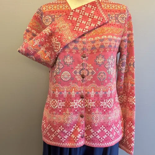 Dunque Fintstrikket Cardigan - Bomuld Rosenrød, rosa, hindbær, bærfarver, beere, bunt, dunque, bomuldsstrik, kradser ikke, blød, lækker, holdbar, kvalitet, frisk, flot, klædelig, dunque, biti, ribe, bomulds, økologisk, bio, gotts, bæredygtig, miljø, rigtig, bevidst