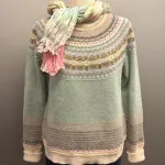 Eribé - Færø Pullover Salvie Grøn, sage, salvie, grøn, lysegrøn, yndig, pastelgrøn, feminin, sød, lækker, kvalitet, alpine, sweater, særlig, unik, skotsk, fine, farver, pink, cerise, lyserød, hindbær, raspberry, feminin, rosenrød, cerise, delikat, fin, feminin, dæmpet, diskret, strathfort, eribé færøstrik, færø pullover, strik, fintstrikket, tynd, lun, feminin, klassisk, trøje, striktrøje, til piger, til damer, damestrik, strikketrøje, sweater, angora, bærestykke, rundstrikket, lun, blød, kradser ikke, lækker, kvalitet, speciel, flot, smuk, skotsk, færøerne, skotland, ribe, biti