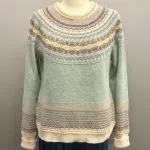 Eribé - Færø Pullover Salvie Grøn, sage, salvie, grøn, lysegrøn, yndig, pastelgrøn, feminin, sød, lækker, kvalitet, alpine, sweater, særlig, unik, skotsk, fine, farver, pink, cerise, lyserød, hindbær, raspberry, feminin, rosenrød, cerise, delikat, fin, feminin, dæmpet, diskret, strathfort, eribé færøstrik, færø pullover, strik, fintstrikket, tynd, lun, feminin, klassisk, trøje, striktrøje, til piger, til damer, damestrik, strikketrøje, sweater, angora, bærestykke, rundstrikket, lun, blød, kradser ikke, lækker, kvalitet, speciel, flot, smuk, skotsk, færøerne, skotland, ribe, biti