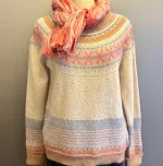 Eribé - Færø Pullover Winter Romance, beige, sandfarvet, lyse, farver, pink, blå, pastel, pastelfarvet, feminin, smuk, yndig, særlig, unik, skotsk, fine, farver, pink, cerise, lyserød, hindbær, raspberry, feminin, rosenrød, cerise, delikat, fin, feminin, dæmpet, diskret, strathfort, eribé færøstrik, færø pullover, strik, fintstrikket, tynd, lun, feminin, klassisk, trøje, striktrøje, til piger, til damer, damestrik, strikketrøje, sweater, angora, bærestykke, rundstrikket, lun, blød, kradser ikke, lækker, kvalitet, speciel, flot, smuk, skotsk, færøerne, skotland, ribe, biti