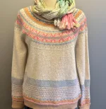 Eribé - Færø Pullover Winter Romance, beige, sandfarvet, lyse, farver, pink, blå, pastel, pastelfarvet, feminin, smuk, yndig, særlig, unik, skotsk, fine, farver, pink, cerise, lyserød, hindbær, raspberry, feminin, rosenrød, cerise, delikat, fin, feminin, dæmpet, diskret, strathfort, eribé færøstrik, færø pullover, strik, fintstrikket, tynd, lun, feminin, klassisk, trøje, striktrøje, til piger, til damer, damestrik, strikketrøje, sweater, angora, bærestykke, rundstrikket, lun, blød, kradser ikke, lækker, kvalitet, speciel, flot, smuk, skotsk, færøerne, skotland, ribe, biti
