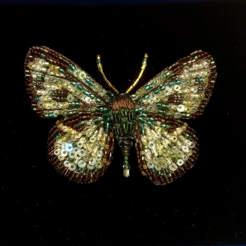 Håndlavet Broche Grønvinget Sommerfugl, four spot sailor butterfly, TL-B-947, mexicansk matros, fir plettet, matros sommerfugl, grøn, lille, sommerfugl, sommerfuglebroche, dæmpede, farver, varme, smuk, kunstværk, kunst, trovelore, særlig, unik, broderi, broderist, broedribe, ribe, biti, smykke, broche, sommerfugl, sommerfuglebroche, sommerfuglesmykke, gave, gaveide, jubilæum, rund, fødselsdag, eksklusiv,