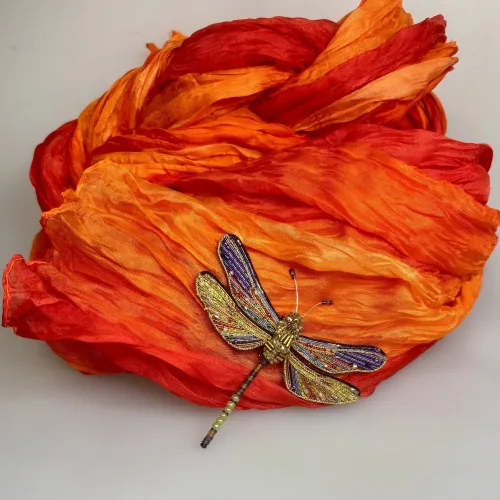 Håndlavet Broche Mosaik Guldsmed, orange, rød, lilla, violet, guld, gylden, guldsmed, libelle, dragon fly, broche, broderet, broderi, perler, perlebroderi, smykke, nål, kunst, kunsthåndværk, fantastisk, trovelore, TL-B-831s, brown hawker dragonfly, smuk, kulørt, stor, gave, gaveide, særlig, dame, rund, fødselsdag, ekstravagant, jubilæum, detaljer, elegant, wow, effekt,