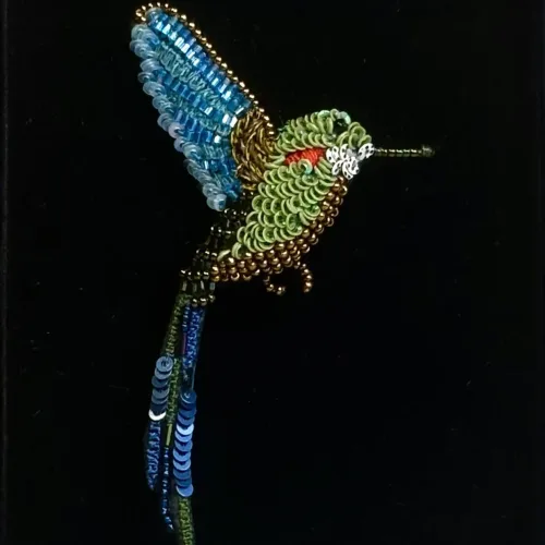 Håndlavet Broche Tropisk Kolibri, humming bird, kolibri, fugl, isfugl, fugl, dansk, natur, ornitolog, amatør, naturelsker, sommerfugle, Håndlavet Broche Kulørt sommerfugl, farverig, regnbuefarvet, kulørt, farveglad, Håndlavet Broche Blå sommerfugl, sommerfuglebroche, smykker med, smykke med, sommerfugle, eksklusive smykker, specielle, særligt, håndlavey, kunst, kunsthåndværk, broche, naturen, insekter, gaveide, gave, særlig gave, ekstraordinær, smuk, smykker, biti, ribe, unika, one of a kind, limited edition, begrænset oplag, kunstrunden, ribe, vadehavet, nationalpark,