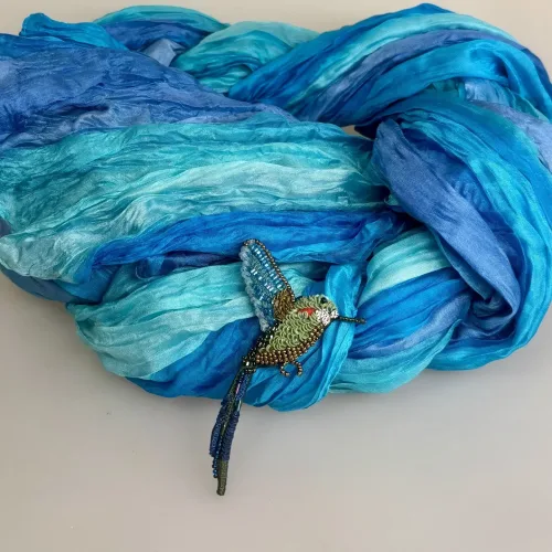 Håndlavet Broche Tropisk Kolibri, humming bird, kolibri, fugl, isfugl, fugl, dansk, natur, ornitolog, amatør, naturelsker, sommerfugle, Håndlavet Broche Kulørt sommerfugl, farverig, regnbuefarvet, kulørt, farveglad, Håndlavet Broche Blå sommerfugl, sommerfuglebroche, smykker med, smykke med, sommerfugle, eksklusive smykker, specielle, særligt, håndlavey, kunst, kunsthåndværk, broche, naturen, insekter, gaveide, gave, særlig gave, ekstraordinær, smuk, smykker, biti, ribe, unika, one of a kind, limited edition, begrænset oplag, kunstrunden, ribe, vadehavet, nationalpark,