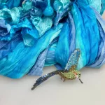 Håndlavet Broche Tropisk Kolibri, humming bird, kolibri, fugl, isfugl, fugl, dansk, natur, ornitolog, amatør, naturelsker, sommerfugle, Håndlavet Broche Kulørt sommerfugl, farverig, regnbuefarvet, kulørt, farveglad, Håndlavet Broche Blå sommerfugl, sommerfuglebroche, smykker med, smykke med, sommerfugle, eksklusive smykker, specielle, særligt, håndlavey, kunst, kunsthåndværk, broche, naturen, insekter, gaveide, gave, særlig gave, ekstraordinær, smuk, smykker, biti, ribe, unika, one of a kind, limited edition, begrænset oplag, kunstrunden, ribe, vadehavet, nationalpark,