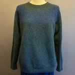 Harley of Scotland - Færø Pullover Super Soft Petrol Blå, petroleumsgrøn, petrol, grøn, blå, meleret, noss, lugano, super, soft, blød, cashmere, blå, beige, lys, silkeblød, lun, luksus, lækker, kvalitet, færø, færømønster, fintstrikket, sweater, tynd, let, lun, efterår, sensommer, biti, skotsk, skotland, uld, ren, lammeuld, pullover, strik, strikpullover, trøje, indendørs, efterårsstrik, let,