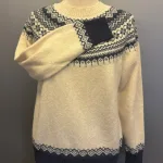 Harley of Scotland - Færø Pullover Super Soft Vinter Hvid Marine, almond, naturhvid, off white, lys, hvid, batur, elfenbenshvid, marine, navy, mørkeblå, cosmo, L5386, harley, skotland, scotland, skotsk, strik, sweater, let, lun, ekstra, soft, blød, cashmere, superfine, supersoft, let, vamset, smuk, sporty, klassisk, færø, færøstrik, færømønster, færøsweater, moderne, ung, frisk, smart, lækker, kvalitet, biti, ribe