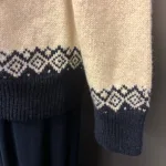 Harley of Scotland - Færø Pullover Super Soft Vinter Hvid Marine, almond, naturhvid, off white, lys, hvid, batur, elfenbenshvid, marine, navy, mørkeblå, cosmo, L5386, harley, skotland, scotland, skotsk, strik, sweater, let, lun, ekstra, soft, blød, cashmere, superfine, supersoft, let, vamset, smuk, sporty, klassisk, færø, færøstrik, færømønster, færøsweater, moderne, ung, frisk, smart, lækker, kvalitet, biti, ribe