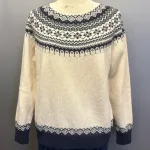 Harley of Scotland - Færø Pullover Super Soft Vinter Hvid Marine, almond, naturhvid, off white, lys, hvid, batur, elfenbenshvid, marine, navy, mørkeblå, cosmo, L5386, harley, skotland, scotland, skotsk, strik, sweater, let, lun, ekstra, soft, blød, cashmere, superfine, supersoft, let, vamset, smuk, sporty, klassisk, færø, færøstrik, færømønster, færøsweater, moderne, ung, frisk, smart, lækker, kvalitet, biti, ribe