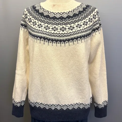 Harley of Scotland - Færø Pullover Super Soft Vinter Hvid Marine, almond, naturhvid, off white, lys, hvid, batur, elfenbenshvid, marine, navy, mørkeblå, cosmo, L5386, harley, skotland, scotland, skotsk, strik, sweater, let, lun, ekstra, soft, blød, cashmere, superfine, supersoft, let, vamset, smuk, sporty, klassisk, færø, færøstrik, færømønster, færøsweater, moderne, ung, frisk, smart, lækker, kvalitet, biti, ribe