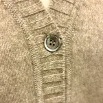 Possum Dame Cardigan - Oyster , cardigan strikcardigan, strikjakke, knapper, v-udskæring, v-hals, cropped, kort, moderne, beige, lys, sandfarvet, meleret, ensfarvet, noa, moderne, klædelig, smart, cropped, super, soft, blød, vamset, varm, eksklusiv, luksus, luksuriøs, ekstravagant, kvalitet, underspillet, strik, opossum, possum, new zealand, noble wilde, damestrik, strikketrøje, let, lun, yndlings, strikbluse, vinter, efterår, comfy, biti, ribe, uld, ulden, uldstrik, uldtrøje, gave, gaveide, julegave