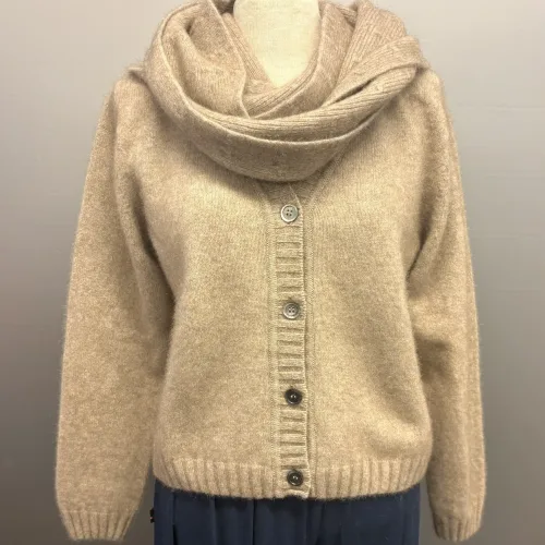 Possum Tørklæde - Oyster Beige, Possum Dame Cardigan - Oyster , cardigan strikcardigan, strikjakke, knapper, v-udskæring, v-hals, cropped, kort, moderne, beige, lys, sandfarvet, meleret, ensfarvet, noa, moderne, klædelig, smart, cropped, super, soft, blød, vamset, varm, eksklusiv, luksus, luksuriøs, ekstravagant, kvalitet, underspillet, strik, opossum, possum, new zealand, noble wilde, damestrik, strikketrøje, let, lun, yndlings, strikbluse, vinter, efterår, comfy, biti, ribe, uld, ulden, uldstrik, uldtrøje, gave, gaveide, julegave