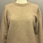 Possum Dame Pullover - Noa Oyster, beige, lys, sandfarvet, meleret, ensfarvet, noa, moderne, klædelig, smart, cropped, super, soft, blød, vamset, varm, eksklusiv, luksus, luksuriøs, ekstravagant, kvalitet, underspillet, strik, opossum, possum, new zealand, noble wilde, damestrik, striktrøje, sweater, let, lun, yndlings, strikbluse, vinter, efterår, comfy, biti, ribe, uld, ulden, uldstrik, uldtrøje, uldsweater, gave, gaveide, julegave