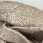 Possum Tørklæde - Oyster Beige, unusex, herre, dame, mænd, damer, ensfarvet, beige, sandy, sandfarvet, varmt, kradser ikke, super, soft, cashmere, opossum, merino, uld, silke, vamset, ren, natur, materialer, uldent, 100%, nobelt, elegant, klassisk, ekstravagant, eksklusivt, lækkert, kvalitet, tidløst, moderne, design, smart, luksus, stiligt, stil, stilfuldt, perfekt, gave, gaveide, julegave, tilbehør, strikket, strik, varmt, efterår, vinter, tilbehør, cool, noble wilde, new zealand, biti, ribe, vadehavet, design, nordisk, dansk