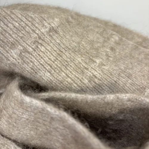Possum Tørklæde - Oyster Beige, unusex, herre, dame, mænd, damer, ensfarvet, beige, sandy, sandfarvet, varmt, kradser ikke, super, soft, cashmere, opossum, merino, uld, silke, vamset, ren, natur, materialer, uldent, 100%, nobelt, elegant, klassisk, ekstravagant, eksklusivt, lækkert, kvalitet, tidløst, moderne, design, smart, luksus, stiligt, stil, stilfuldt, perfekt, gave, gaveide, julegave, tilbehør, strikket, strik, varmt, efterår, vinter, tilbehør, cool, noble wilde, new zealand, biti, ribe, vadehavet, design, nordisk, dansk