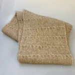 Possum Tørklæde - Oyster Beige, unusex, herre, dame, mænd, damer, ensfarvet, beige, sandy, sandfarvet, varmt, kradser ikke, super, soft, cashmere, opossum, merino, uld, silke, vamset, ren, natur, materialer, uldent, 100%, nobelt, elegant, klassisk, ekstravagant, eksklusivt, lækkert, kvalitet, tidløst, moderne, design, smart, luksus, stiligt, stil, stilfuldt, perfekt, gave, gaveide, julegave, tilbehør, strikket, strik, varmt, efterår, vinter, tilbehør, cool, noble wilde, new zealand, biti, ribe, vadehavet, design, nordisk, dansk