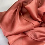 Silketørklæde Pongé 1410 XL - Mahogni Brunt, kobber, rust, rosenholz, brunt, rødbrunt, kobberrødt, rustrødt, stort, let, silke, ren, eksklusivt, elegant, lækkert, smukt, stola, over skuldrene, sjal, silkesjal, blankt, smukt, aftenkjole, tilbehør, flot, moderne, klassisk, klasse, gave, gaveide, julegave, accessoires, tilbehør, vinter, efterår, varme, ensfarvet