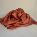 Silketørklæde Pongé 1410 XL - Mahogni Brunt, kobber, rust, rosenholz, brunt, rødbrunt, kobberrødt, rustrødt, stort, let, silke, ren, eksklusivt, elegant, lækkert, smukt, stola, over skuldrene, sjal, silkesjal, blankt, smukt, aftenkjole, tilbehør, flot, moderne, klassisk, klasse, gave, gaveide, julegave, accessoires, tilbehør, vinter, efterår, varme, ensfarvet
