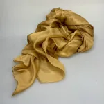 Silketørklæde Pongé 1410 XL - Messing Gyldent, 2209, 04, blasses gold, guld, guldfarvet, beige, lys, gyldent, messig, sort, blødt, stort, let, silke, ren, eksklusivt, elegant, lækkert, smukt, stola, over skuldrene, sjal, silkesjal, blankt, smukt, aftenkjole, tilbehør, flot, moderne, klassisk, klasse, gave, gaveide, julegave, accessoires, tilbehør, vinter, efterår, varme, ensfarvet