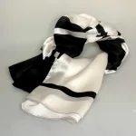 Silketørklæde Satin 1809 XL - Sort Hvid, grafisk, klassisk, enkel, stiligt, dramatisk, cool, moderne, kunstnerisk, elegant, lækkert, kvalitet, ren, fed, blank, silke, silkesjal, silestola, silketørklæde, langt, luksus, luksuriøst, flot, gave, gaveide, julegave, særlig, biti, ribe, silkesatin, natur, design, dansk, nordisk