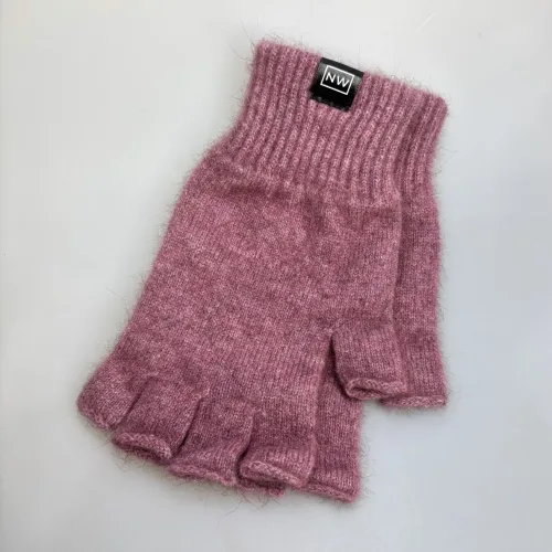 Strikkede Vanter med Åbne Fingre Possum - Mauve, syren, rosa, lilla, lyslilla, gammelrosa, rosenrød, possum, opossum, merino, silke, wild, new zealand, muffedisser, pulsvarmere, korte, indendørs, åbne fingre, mobilhandsker, mobilvanter, lækre, luksus, lyseblå, jeansblå, smarte, kvalitet, bæredygtig, miljø, holdbare, naturlige, biti, ribe, vanter, fingerhandsker, fingerfri,