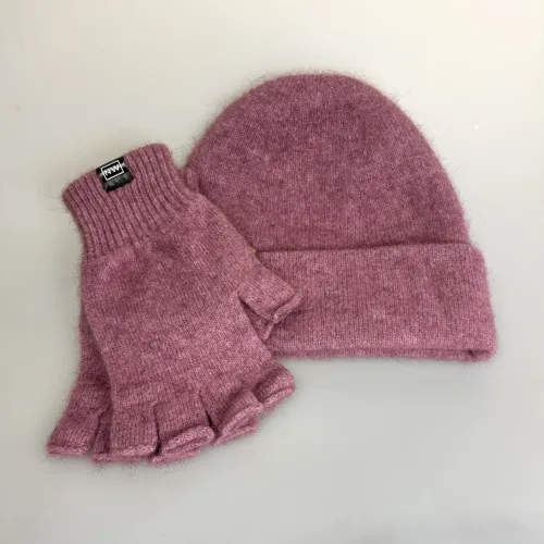 Strikkede Vanter med Åbne Fingre Possum - Mauve, syren, rosa, lilla, lyslilla, gammelrosa, rosenrød, possum, opossum, merino, silke, wild, new zealand, muffedisser, pulsvarmere, korte, indendørs, åbne fingre, mobilhandsker, mobilvanter, lækre, luksus, lyseblå, jeansblå, smarte, kvalitet, bæredygtig, miljø, holdbare, naturlige, biti, ribe, vanter, fingerhandsker, fingerfri,